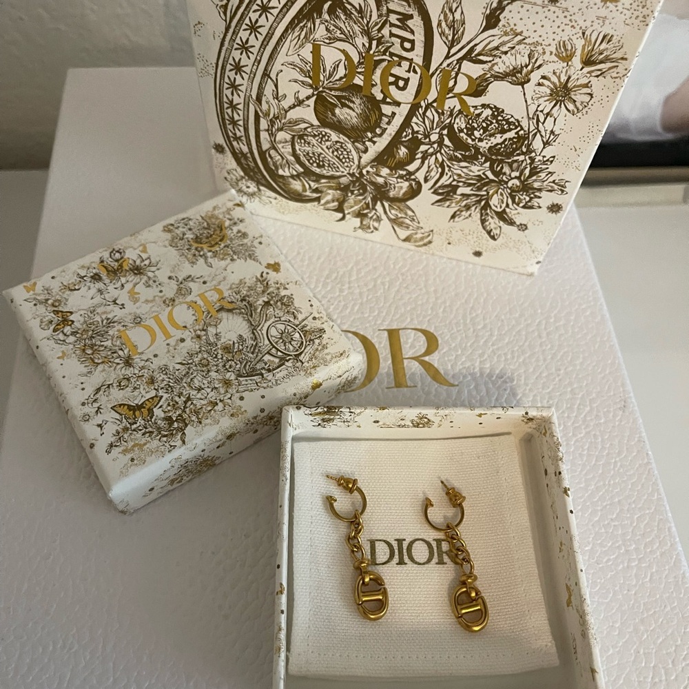 Like New Dior Earrings